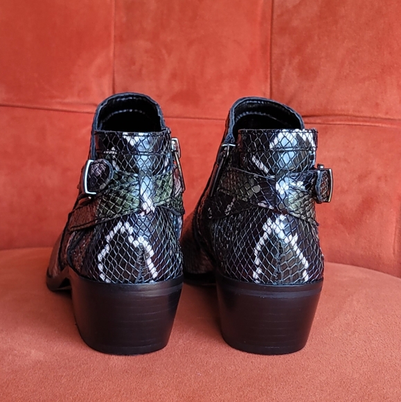 VINCE CAMUTO Women Pamma Ankle Boots Size 6.5 - Picture 5 of 12